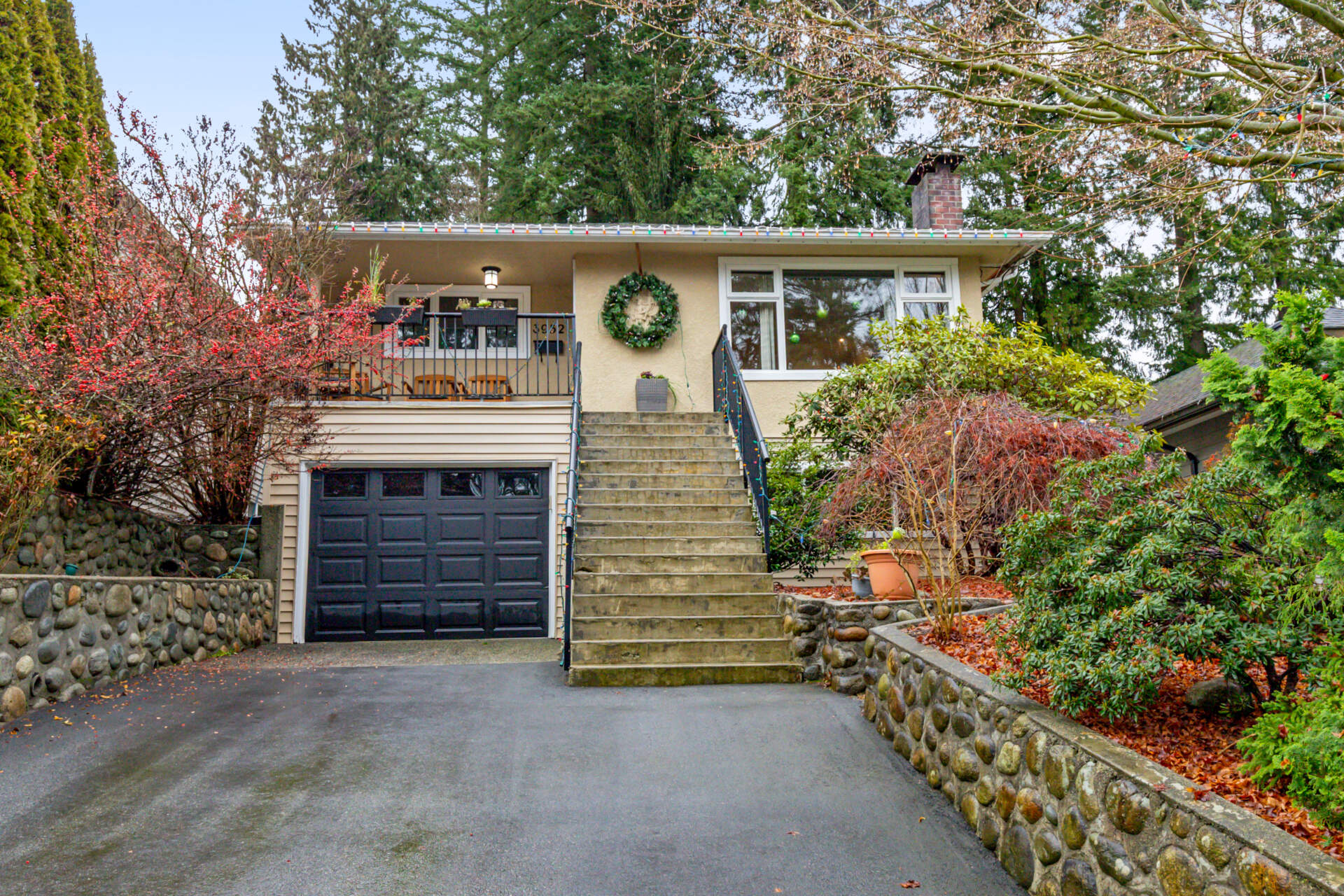 3952 Hoskins Rd, North Vancouver